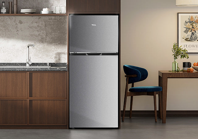 17.6 cu. ft. Top Mount Refrigerator with Total No Frost, Humidity