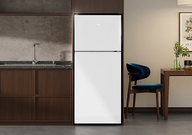 17.6 cu. ft. Top Mount Refrigerator with Total No Frost, Humidity